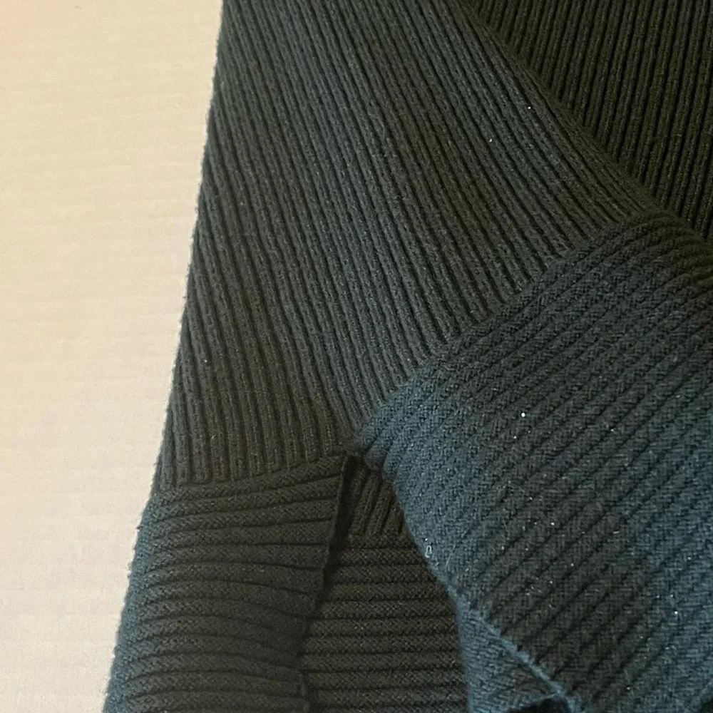 Harper Lane Green long sleeve Sweater